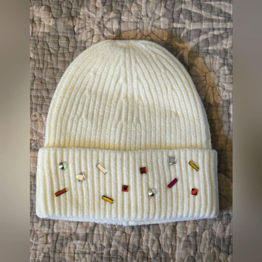 Fadivo NWT Rhinestone Winter Cream Beanie